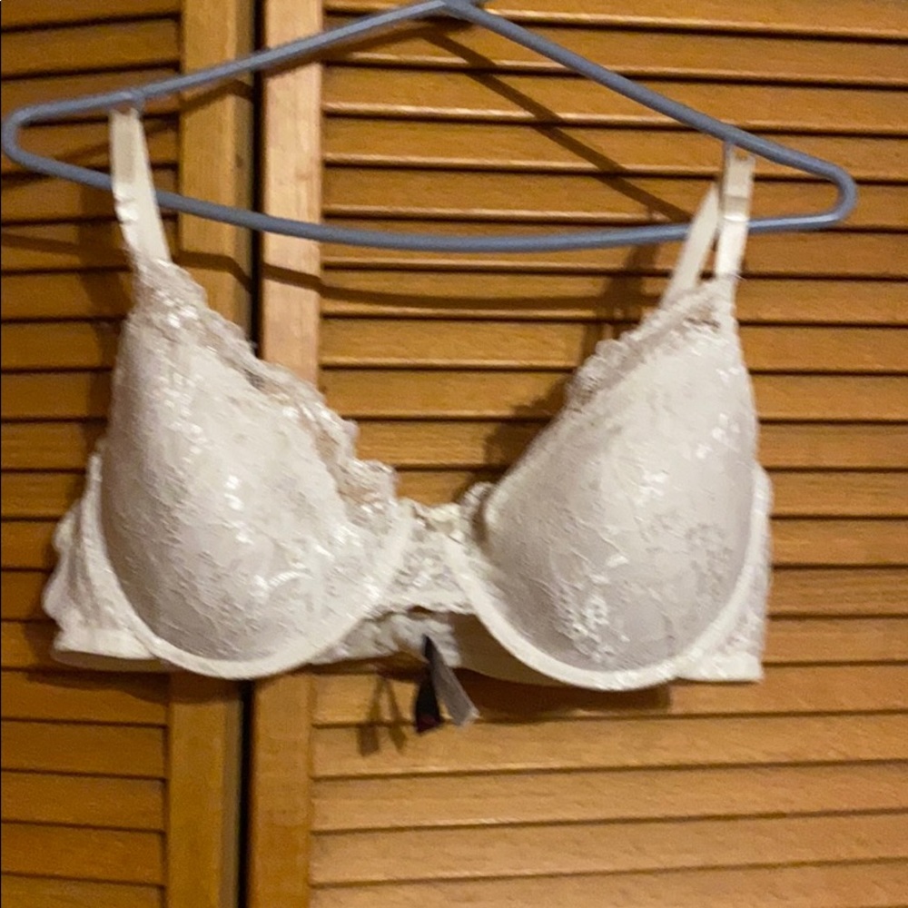 Sofia White bras w/pads